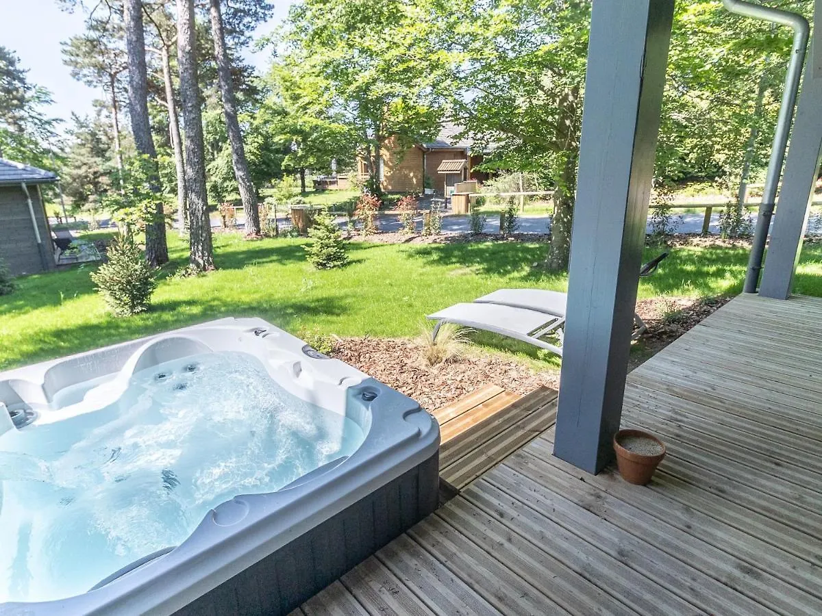 Holiday home Lodge Avec Bain A Remous Privatif, Piscine, Salle De Sport Et Aire De Jeux Au Bord Du Golf De Chambon - Fr-1-582-370 Le Chambon-sur-Lignon
